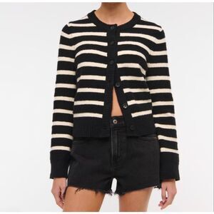 Abercrombie & Fitch High Rise Mom Shorts | Washed Black in 6/28